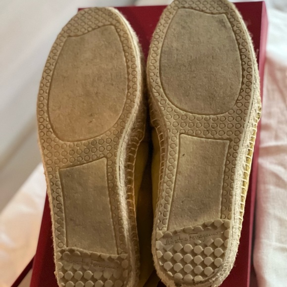 Salvatore Ferragamo yellow espadrilles. - Picture 5 of 7